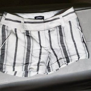 Women's Express White and Gray Midi Low-Rise Shorts size 4